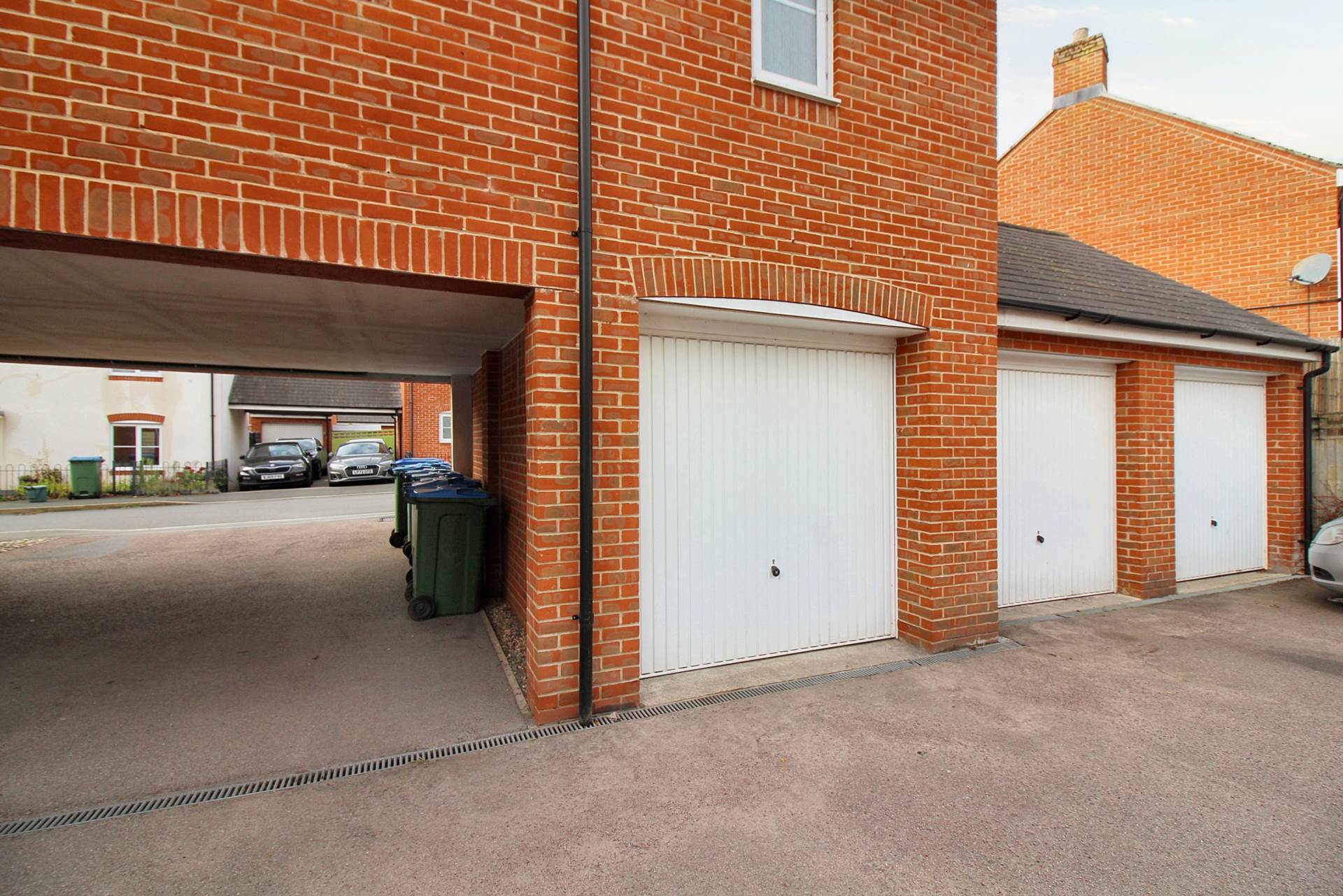 Ossulbury Lane, Aylesbury, Image 4