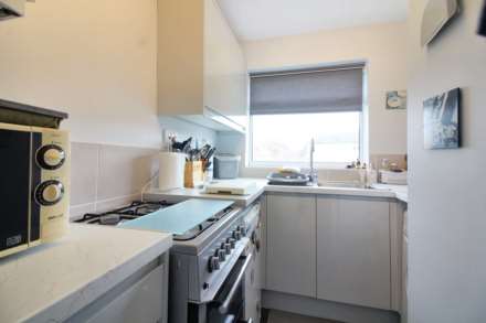 Meredith Drive, Aylesbury, Image 3