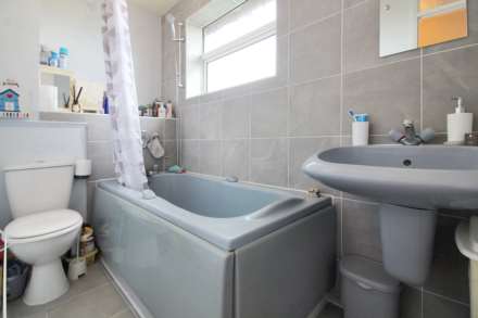 Meredith Drive, Aylesbury, Image 5