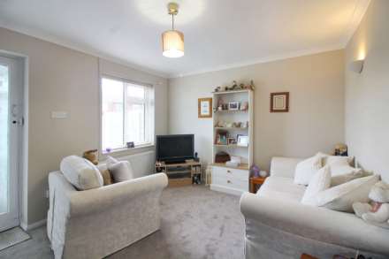 Meredith Drive, Aylesbury, Image 6