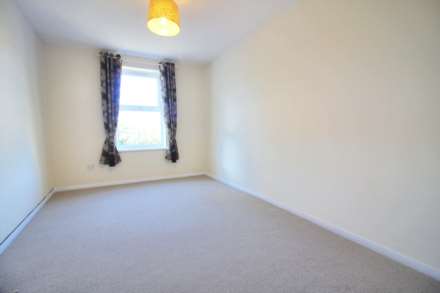 Guillemot Way, Aylesbury, Image 7
