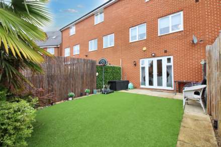 Purnell Walk, Aylesbury, Image 7