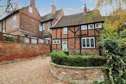2 Bedroom Cottage, St. Osyths Cottage Parsons Fee, Aylesbury