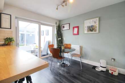Chaucer Drive, Aylesbury, Image 11