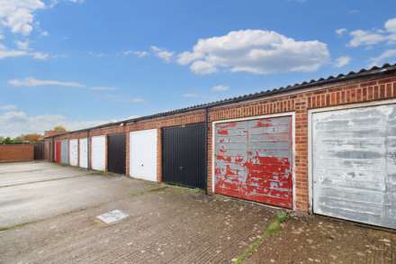 Chaucer Drive, Aylesbury, Image 15