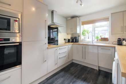 Chaucer Drive, Aylesbury, Image 3