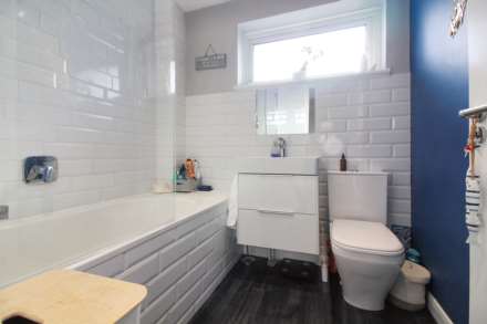 Chaucer Drive, Aylesbury, Image 7
