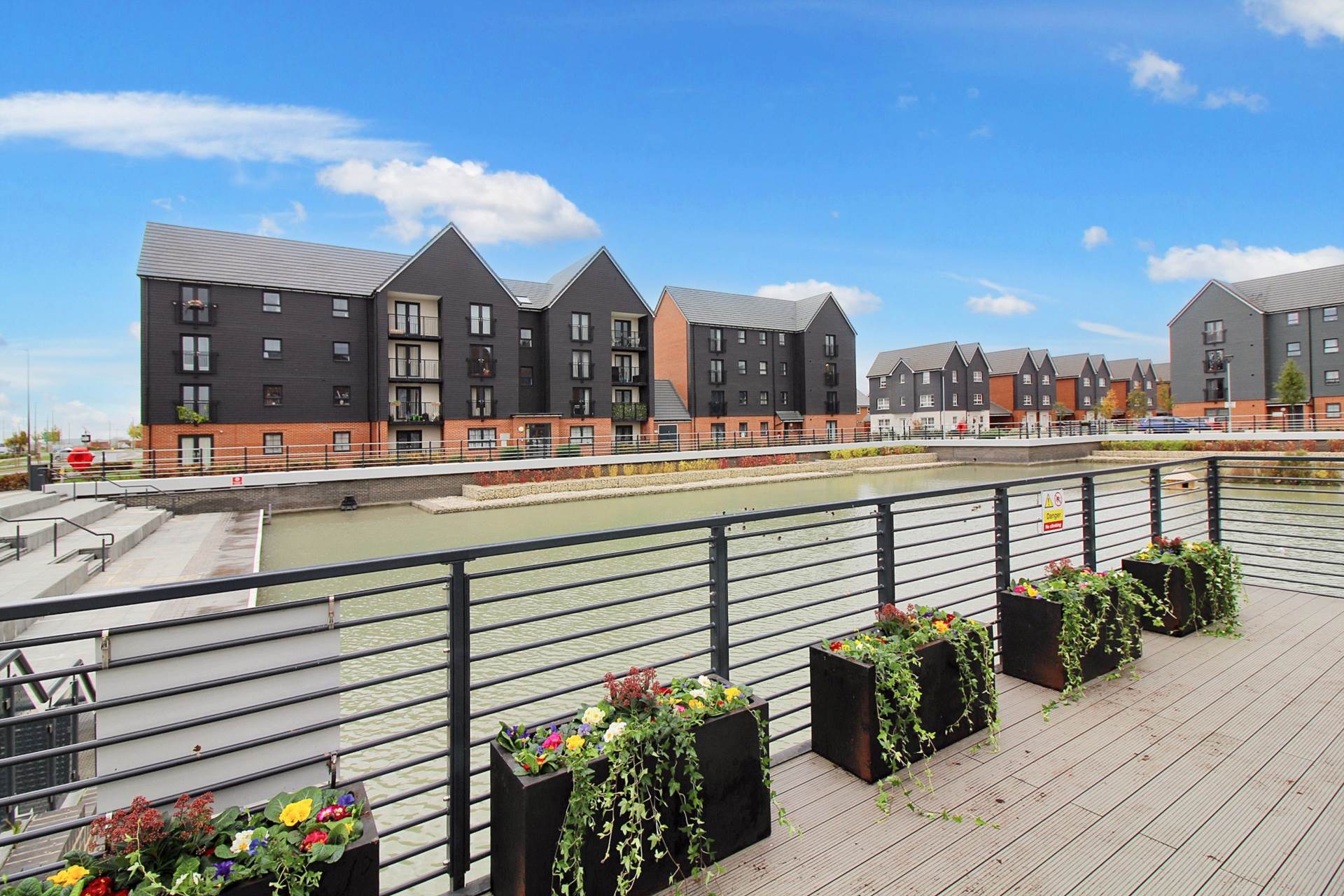 Kingsbrook Basin, Aylesbury, Image 10