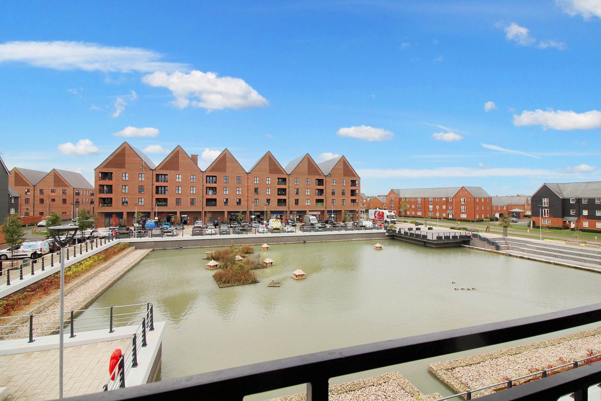 Kingsbrook Basin, Aylesbury, Image 4