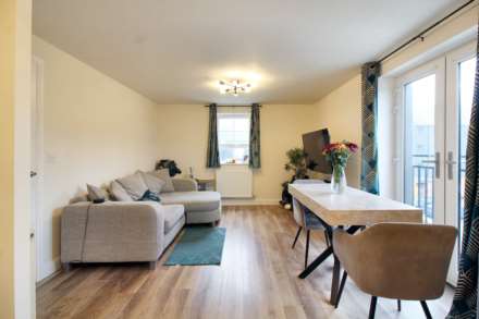 Kingsbrook Basin, Aylesbury, Image 2