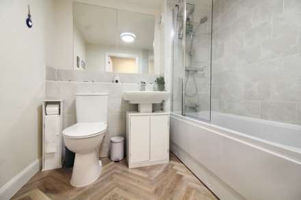 Kingsbrook Basin, Aylesbury, Image 6