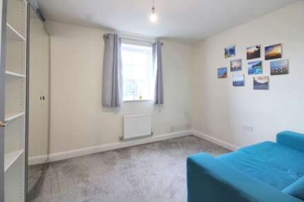 Kingsbrook Basin, Aylesbury, Image 9