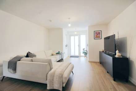 Purssell Road, Weston Turville, Image 2