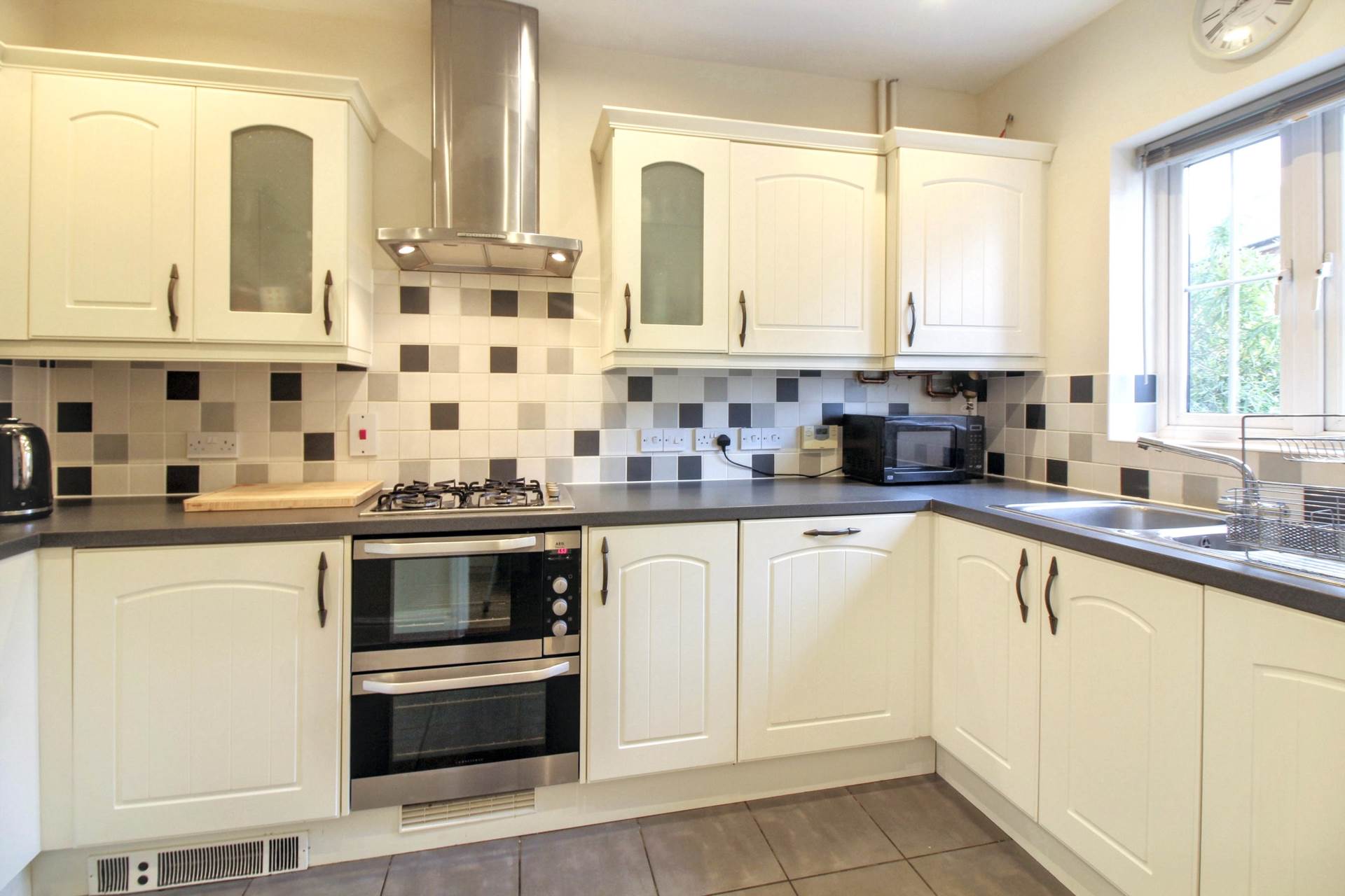 Acres Way, Aylesbury, Image 17