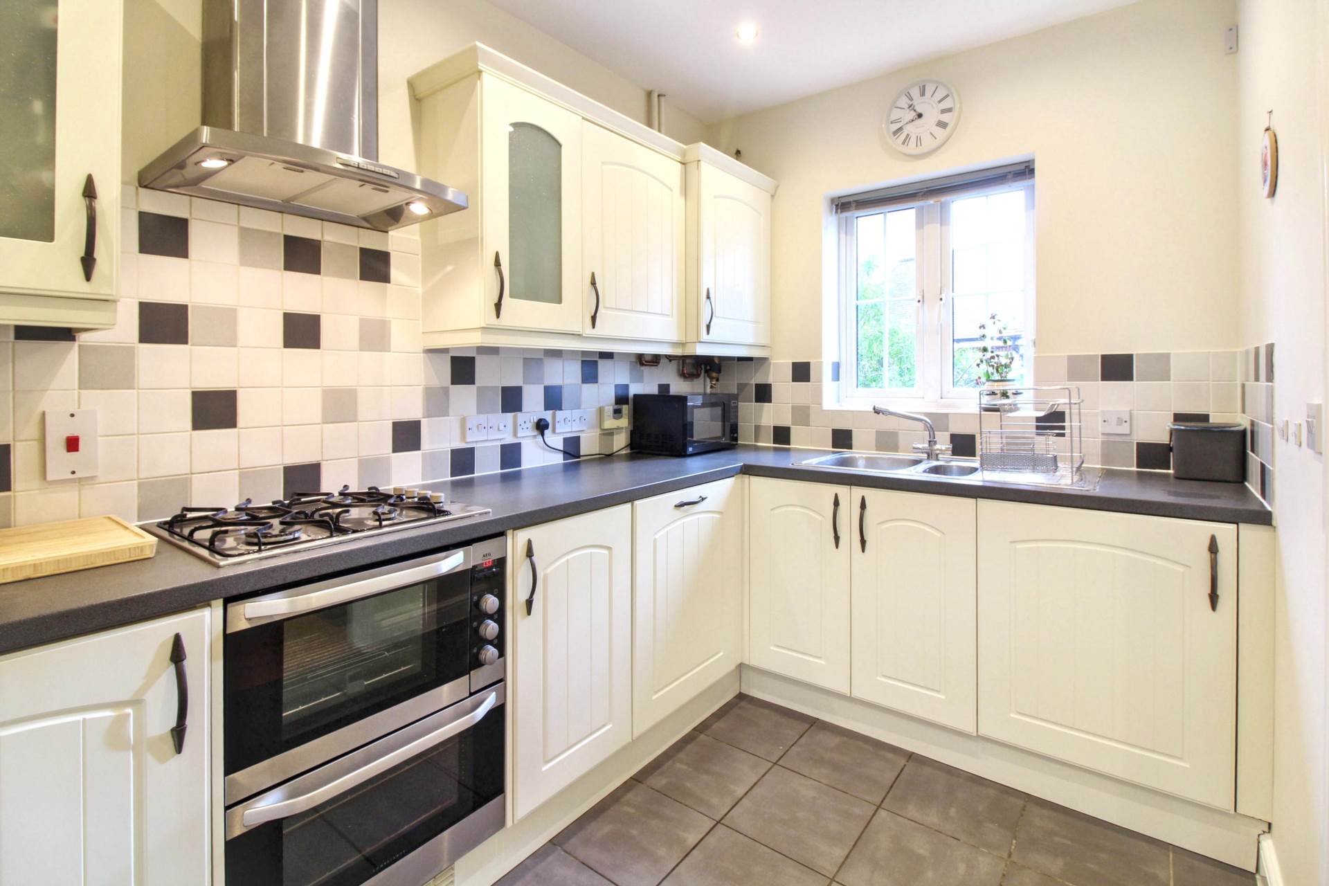 Acres Way, Aylesbury, Image 3