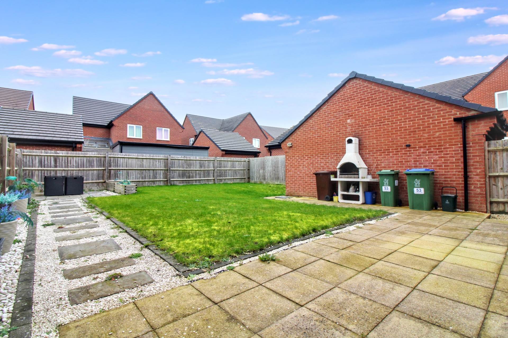 Lennon Way, Stoke Mandeville, Image 3