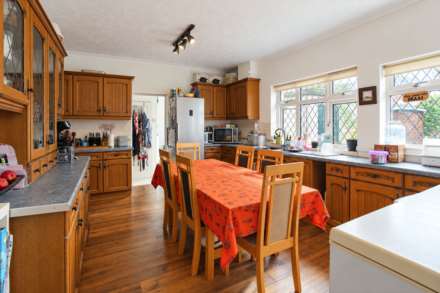 Wendover Road, Stoke Mandeville, Image 5