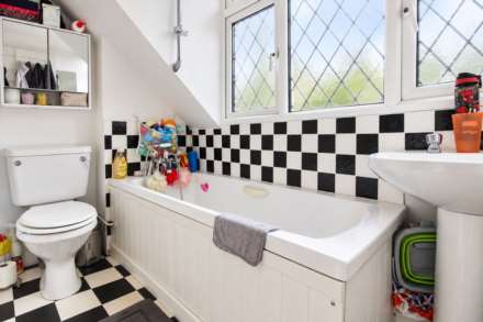Wendover Road, Stoke Mandeville, Image 9