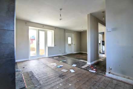 Overn Avenue, Buckingham, Image 3