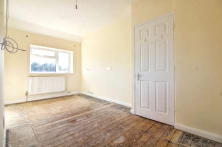 Overn Avenue, Buckingham, Image 6