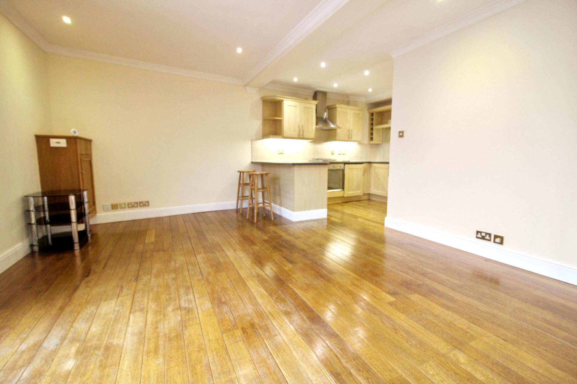 St James' House, Buckingham Street, Image 5