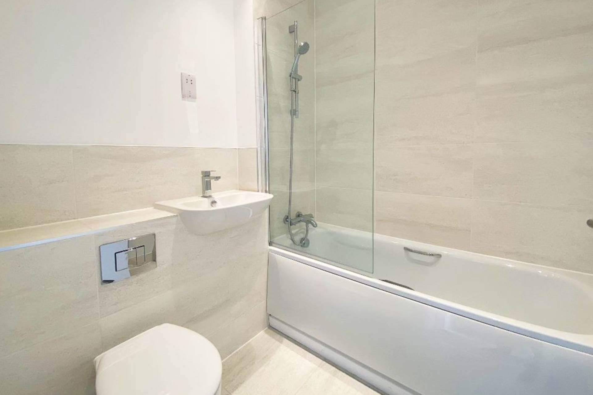 Golden Mede, Waddesdon, Image 4