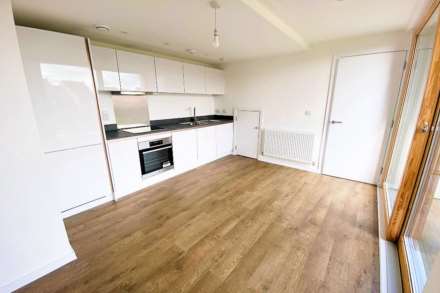 Golden Mede, Waddesdon, Image 3