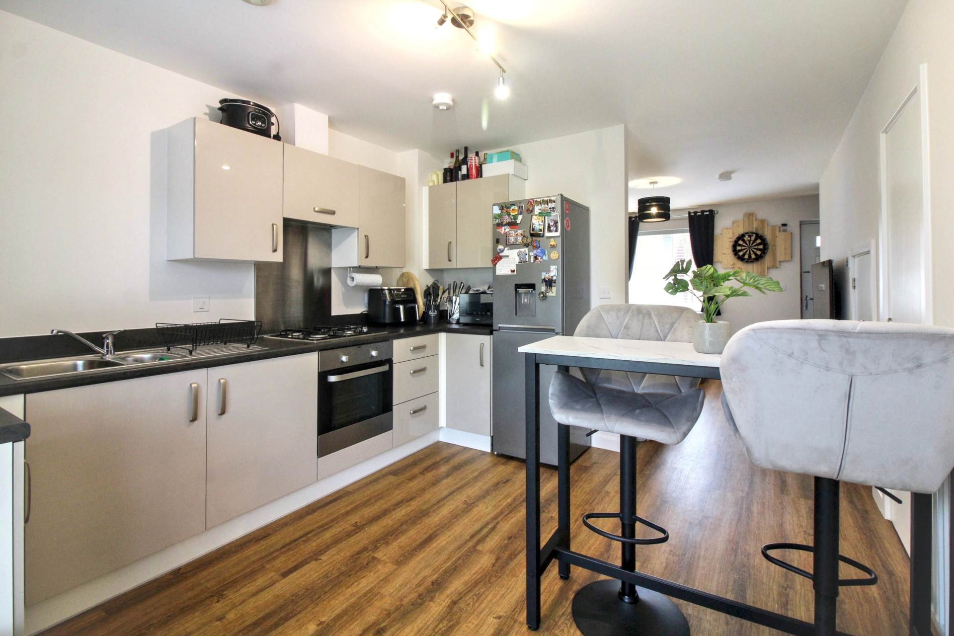 Barcelona Boulevard, Stoke Mandeville, Image 3