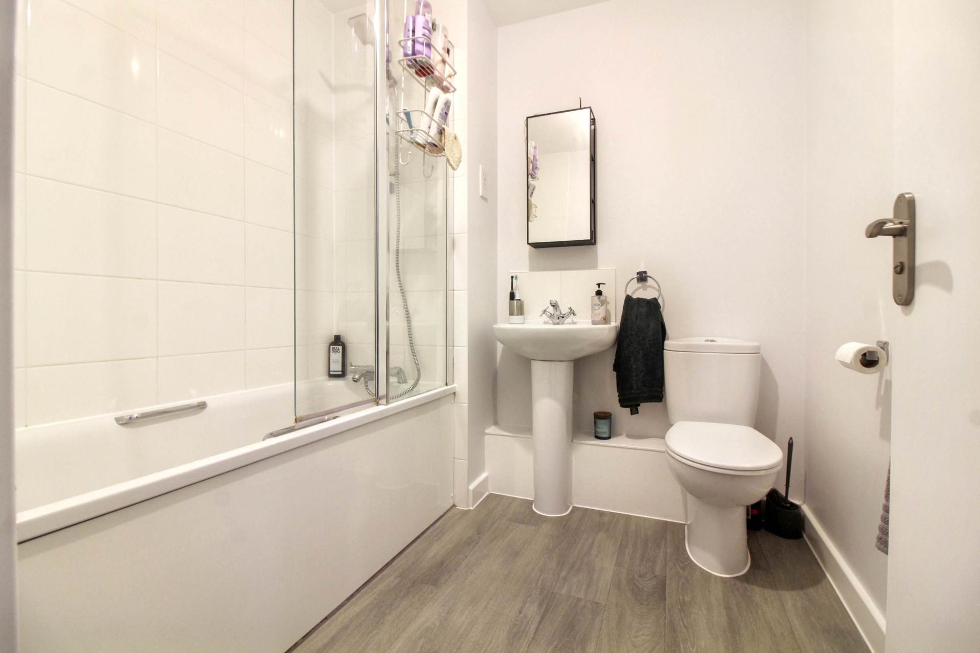 Barcelona Boulevard, Stoke Mandeville, Image 6