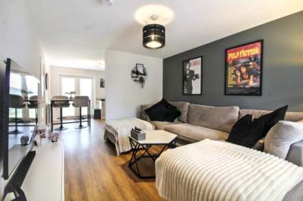 Barcelona Boulevard, Stoke Mandeville, Image 2