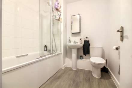 Barcelona Boulevard, Stoke Mandeville, Image 6