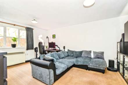 Whitehead Way, Aylesbury, Image 5