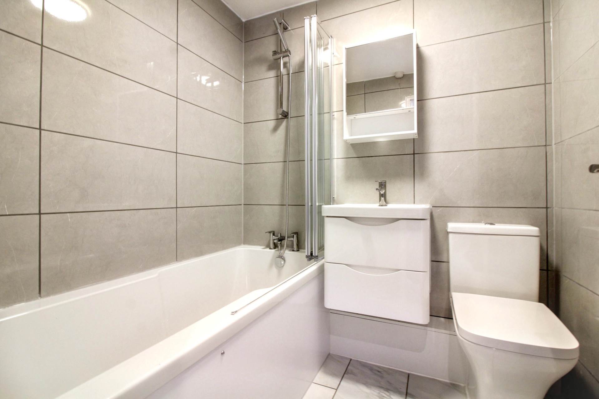 Stoke Road, Aylesbury, Image 3