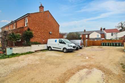 Stoke Road, Aylesbury, Image 10