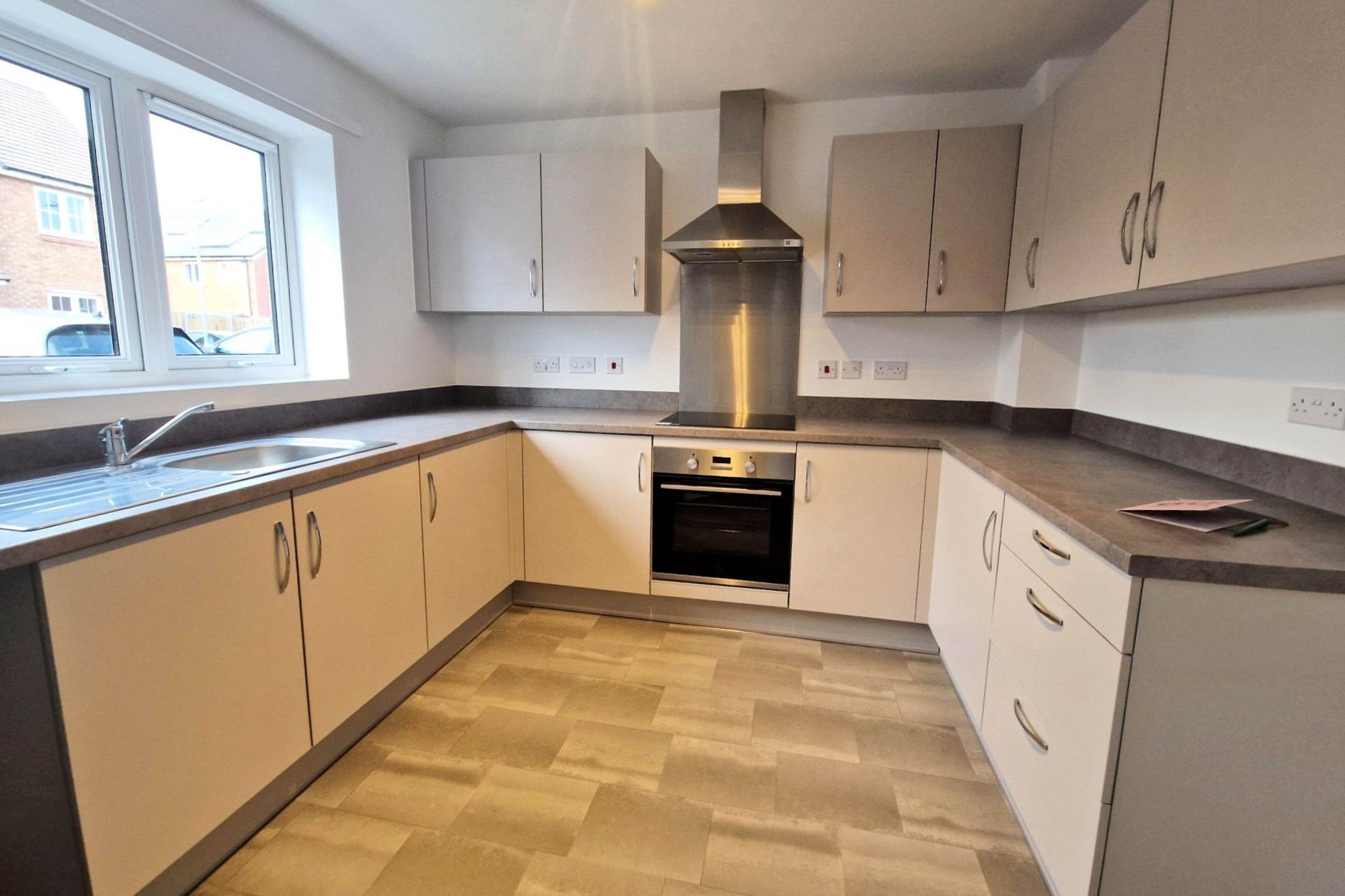 Buttercup Close, Milton Keynes, Image 3