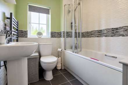 Chaundler Drive, Aylesbury, Image 6
