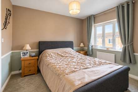 Chaundler Drive, Aylesbury, Image 9