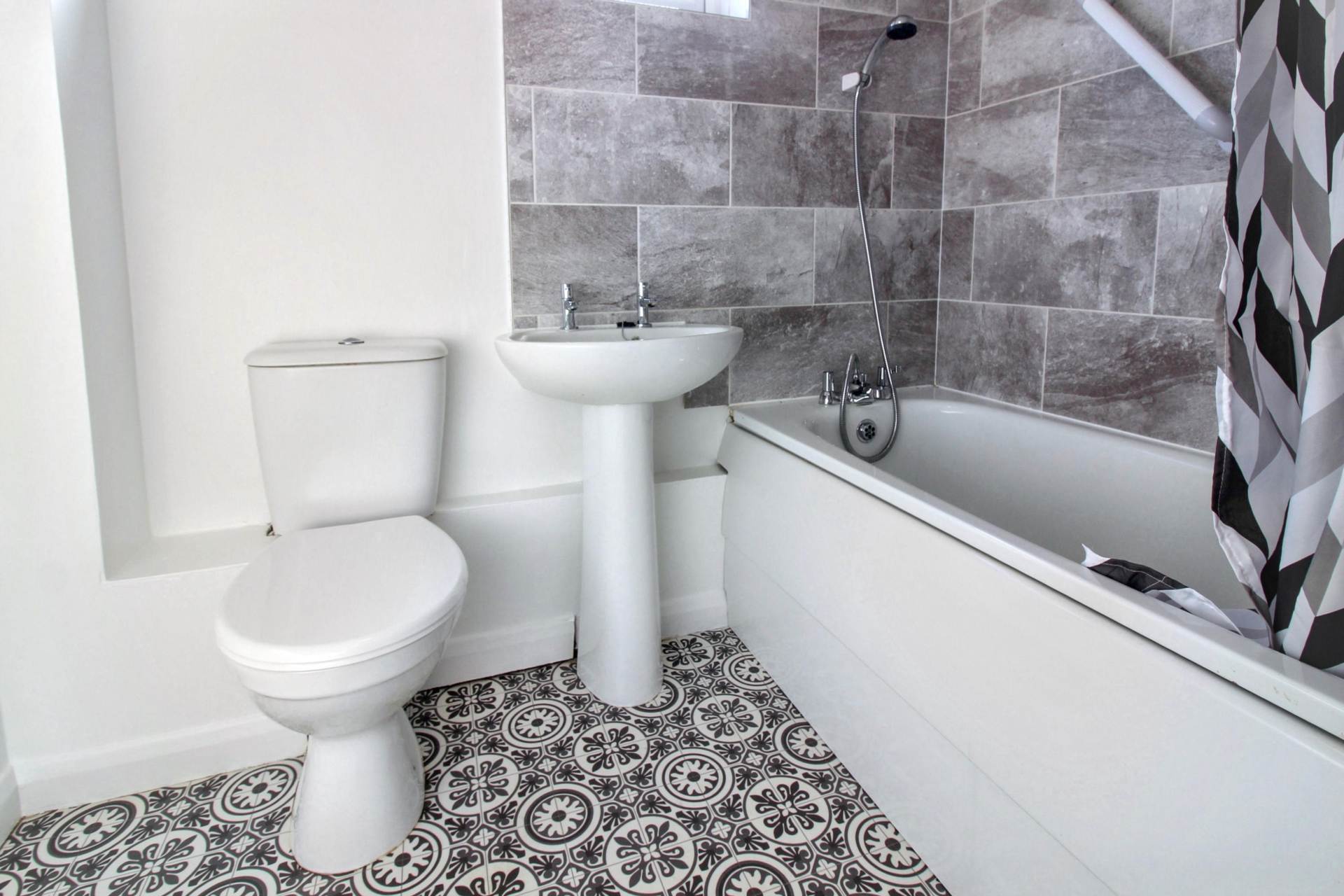 Langstone Court, Aylesbury, Image 4