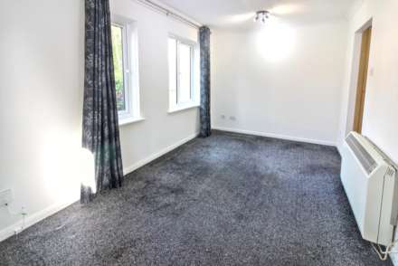 Langstone Court, Aylesbury, Image 3