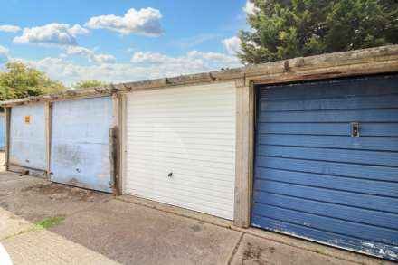 Bishops Walk, Aylesbury, Image 10