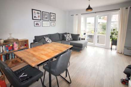 Fairfield Close, Haddenham, Image 2