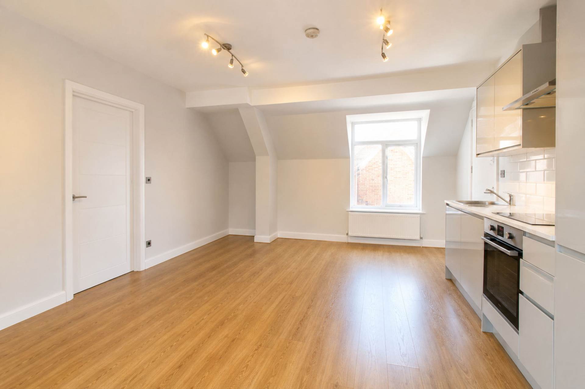 High Street, Whitchurch, Image 4