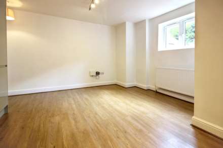High Street, Whitchurch, Image 4