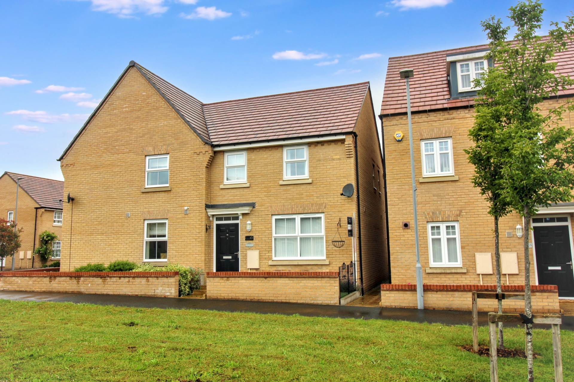 Fitz Hugh Crescent, Milton Keynes, Image 1
