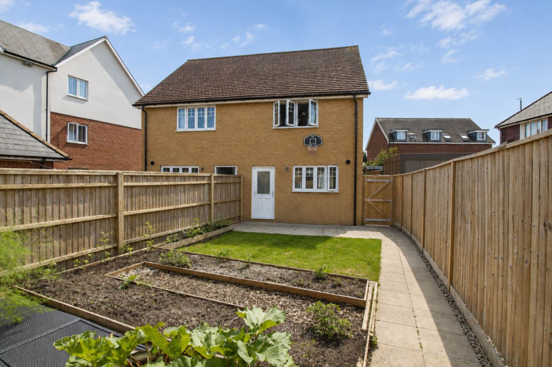 Birmingham Drive, Aylesbury, Image 11