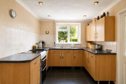 Churchill Avenue, Aylesbury, Image 3