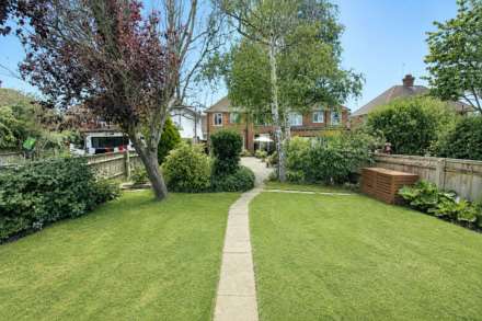 Broughton Avenue, Aylesbury, Image 10
