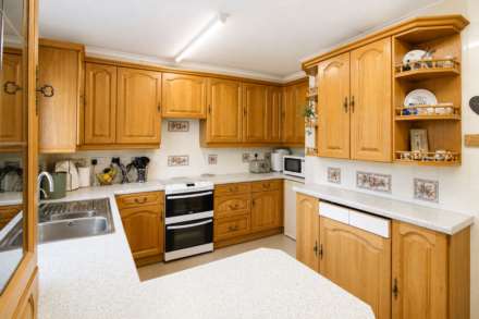 Broughton Avenue, Aylesbury, Image 7
