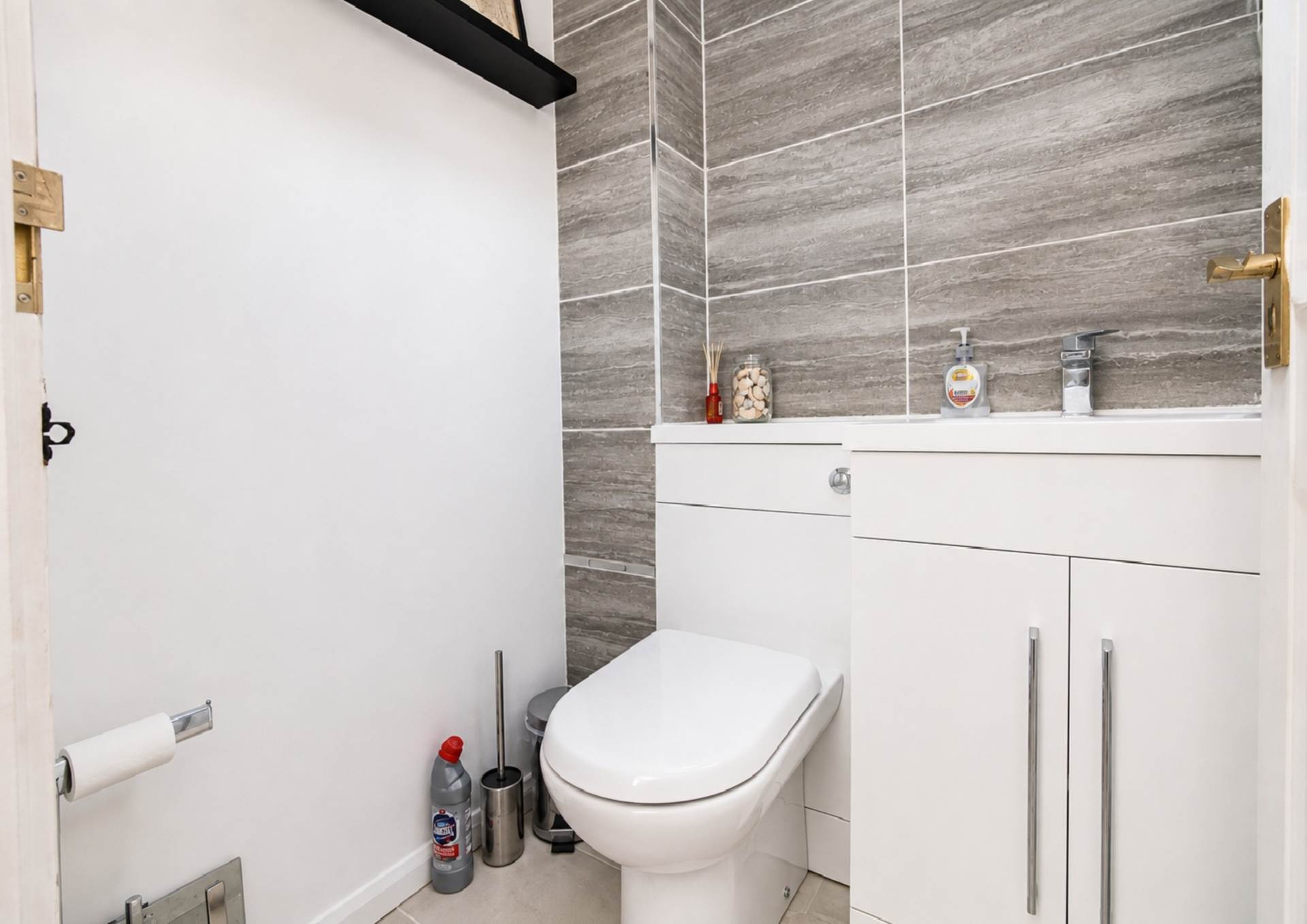 Dryden Close, Aylesbury, Image 11