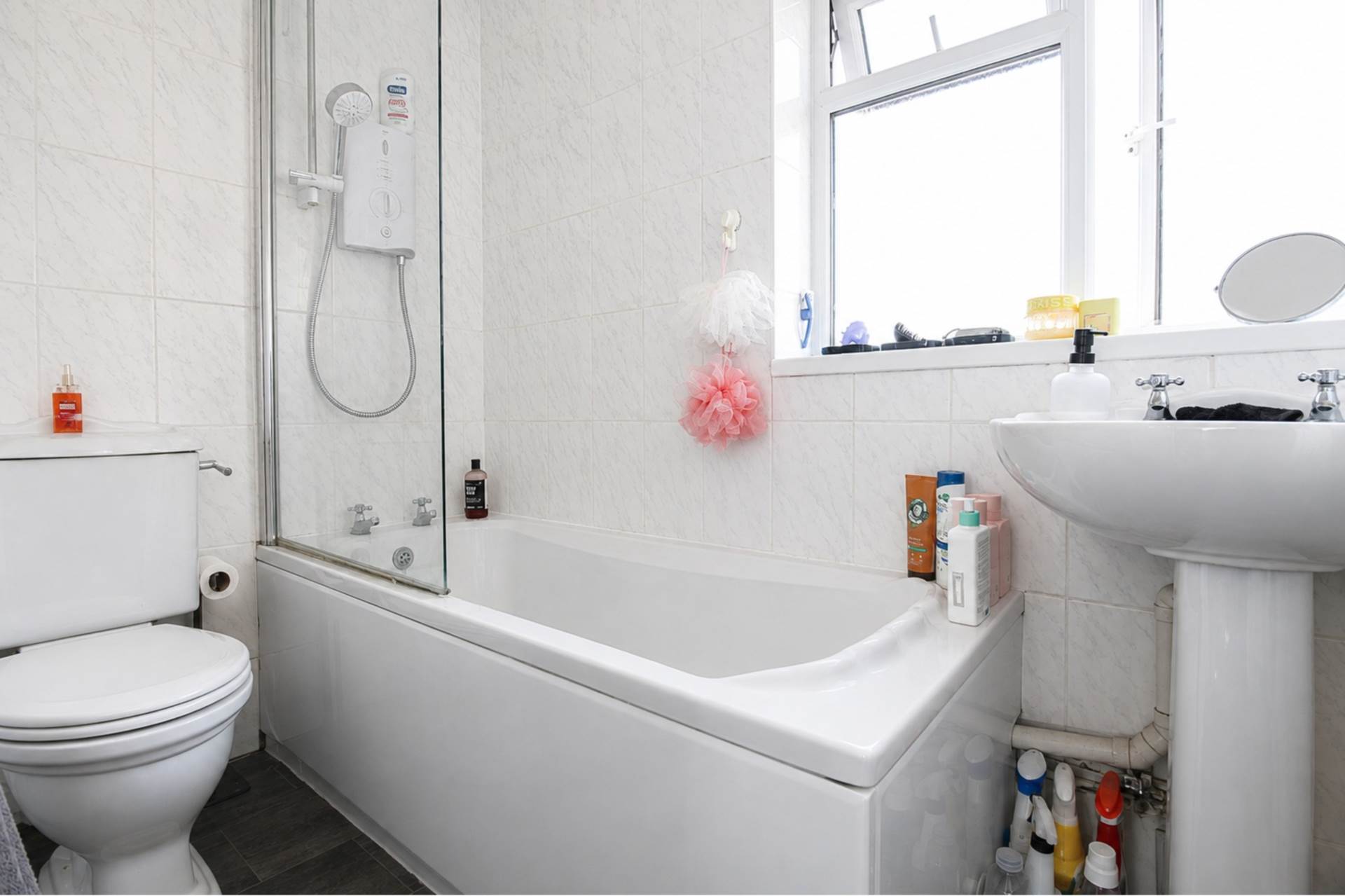 Dryden Close, Aylesbury, Image 7